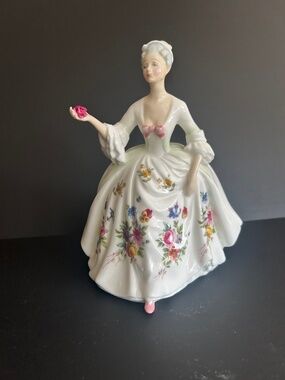 Royal doulton Floral Lady Figurine - Diana HN2468 White with Pastel Floral